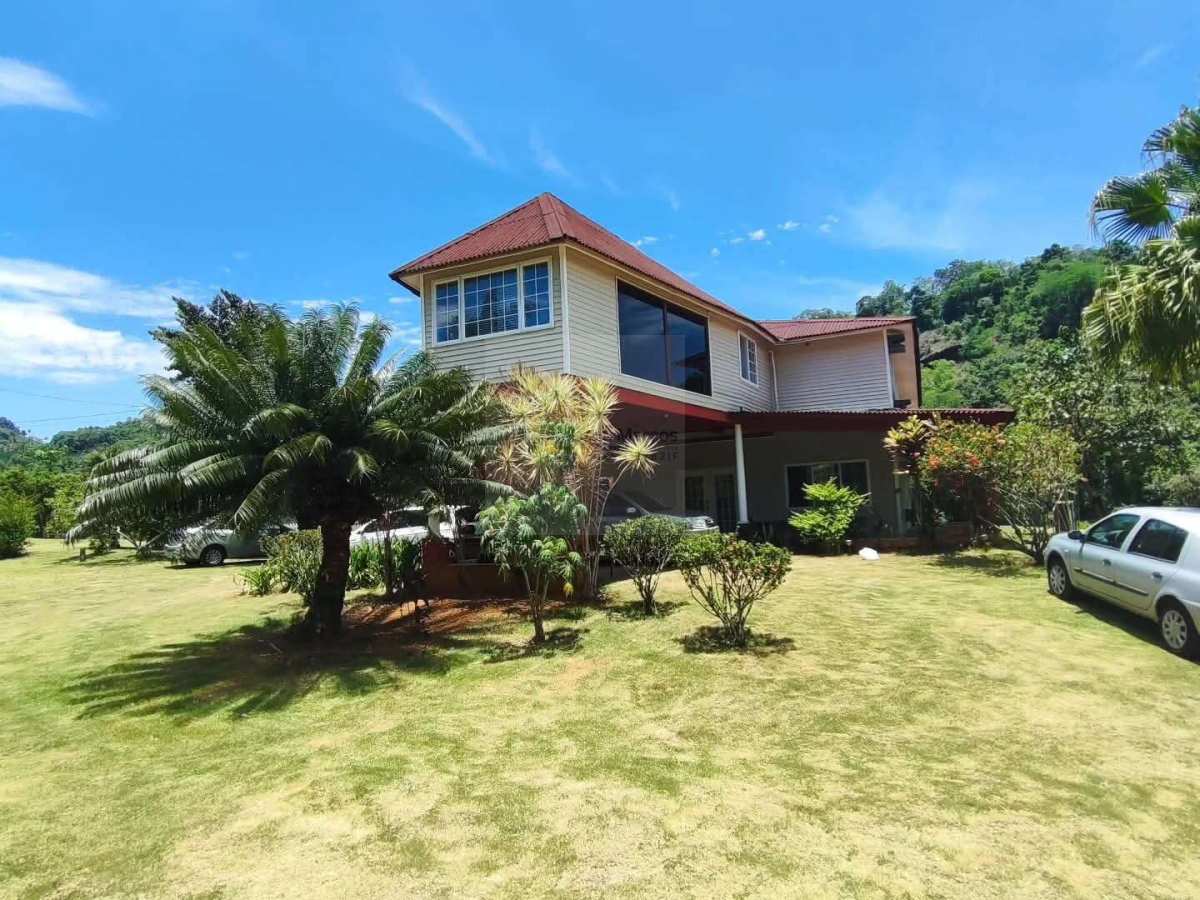 Sítio à venda com 9 quartos - ,Timbuí