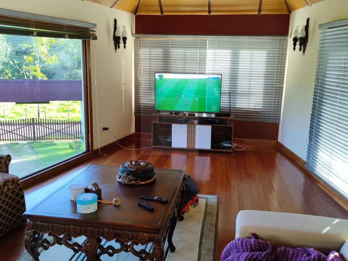  - Sítio à venda em Timbuí, com 9 quartos, 60000m²